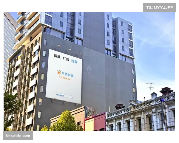 分析：虚拟广告牌技术实现区域化精准投放，但也模糊了现场与电视观众的体验边界